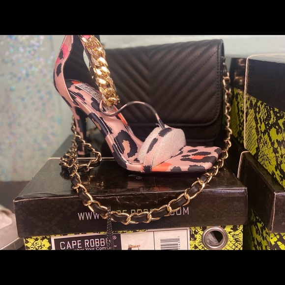 New in the box - Picture 2 of 4